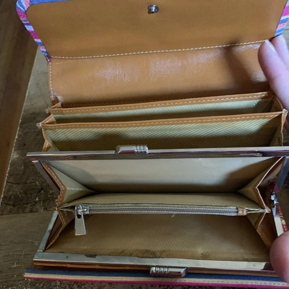 Luxury Inspired Wallet - Picture 4 of 4